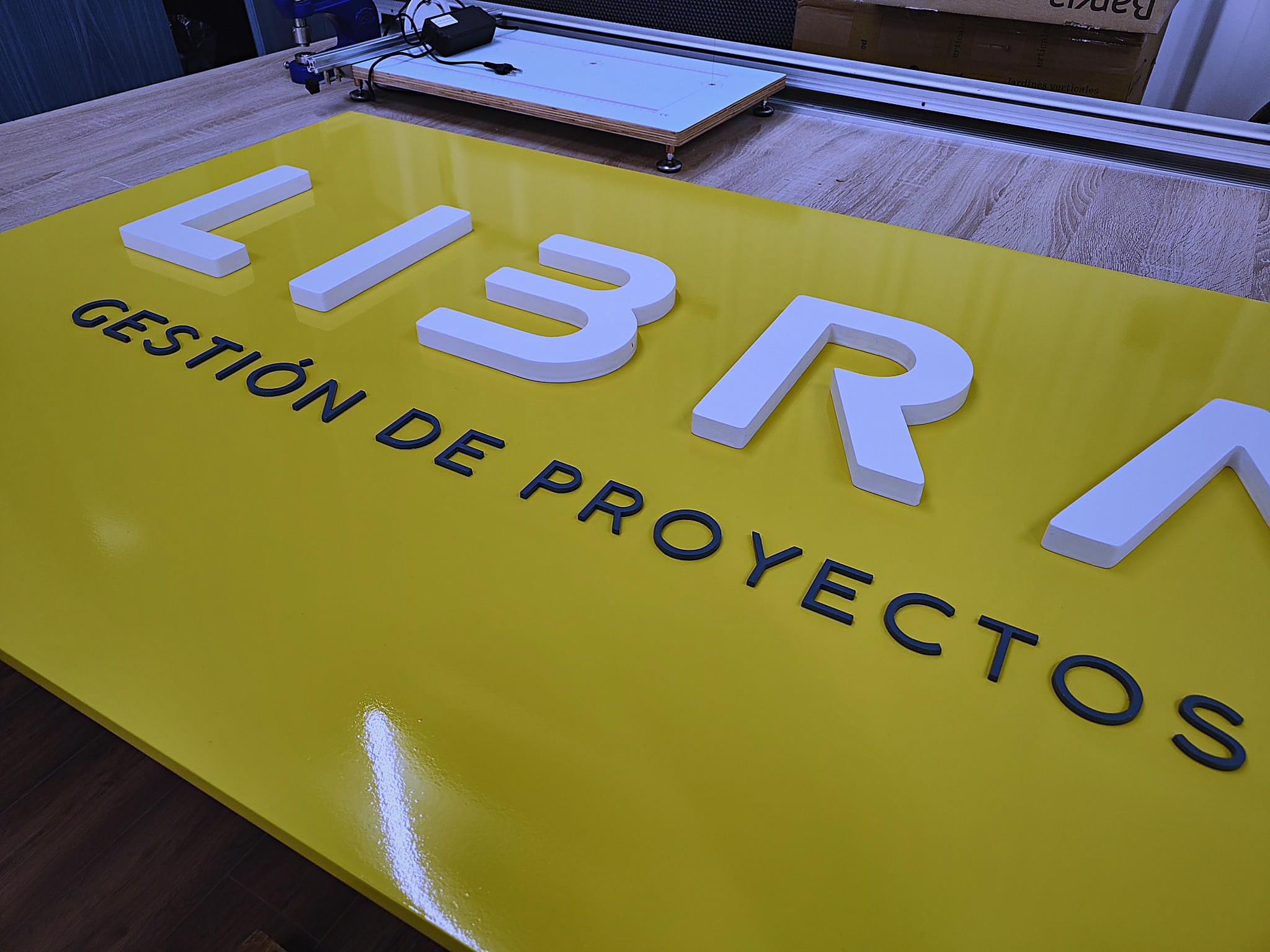 Letras corpóreas LIBRA